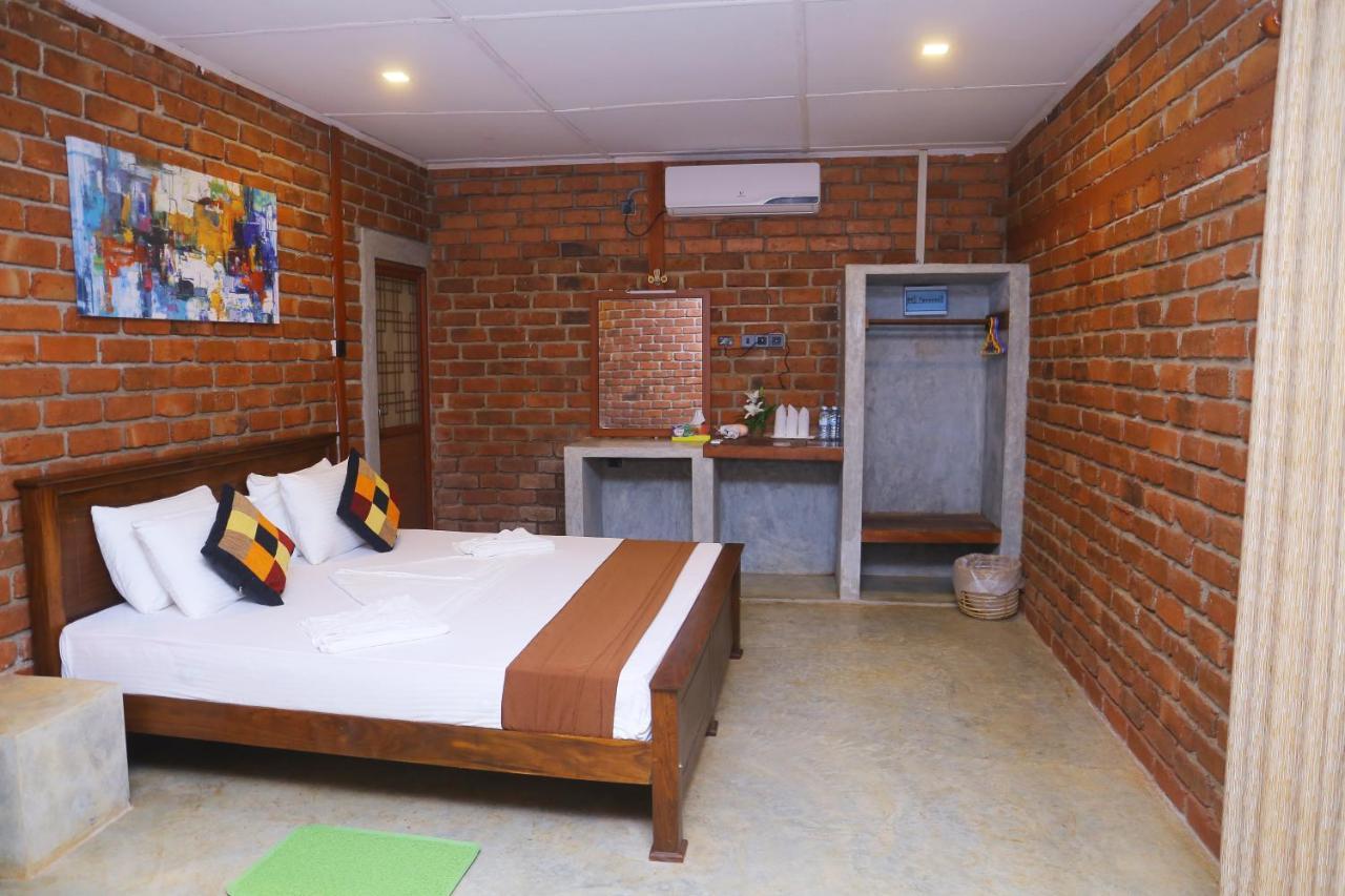 Click Hiriketiya Hotel ดิคเวลลา ภายนอก รูปภาพ