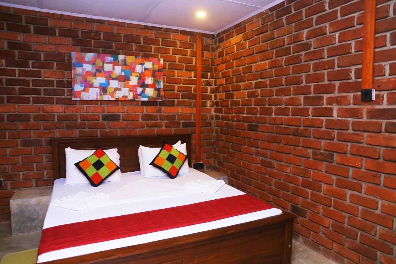 Click Hiriketiya Hotel ดิคเวลลา ภายนอก รูปภาพ